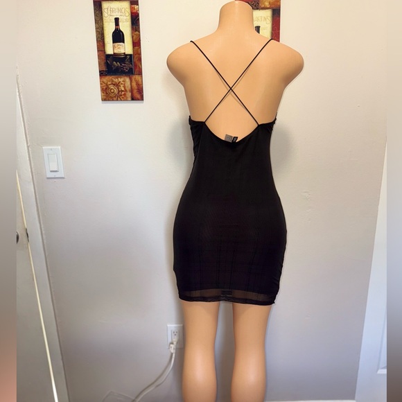 61 DIVIDED H & M OPEN BACKED BLACK DRESS BODYCON SIZE M EXCELLENT CONDITIONS - Picture 4 of 7
